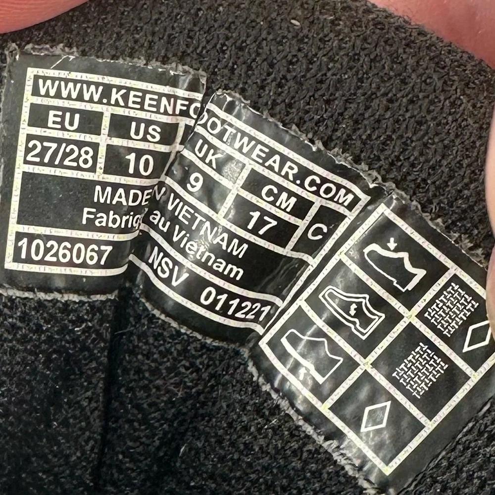 Keen boys boots size 10 outdoor reflective gray walking hiking gorpcore